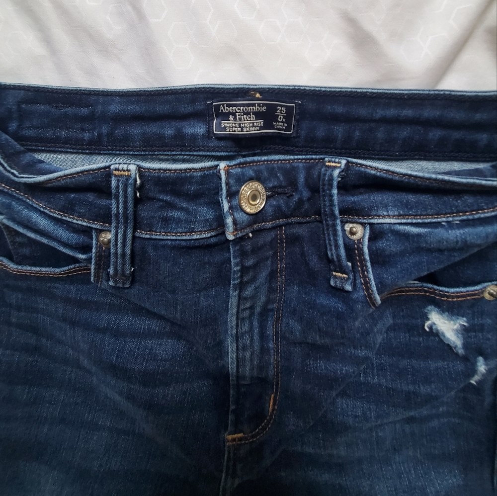 A&F | Ripped Skinny Jeans - Picture 3 of 4